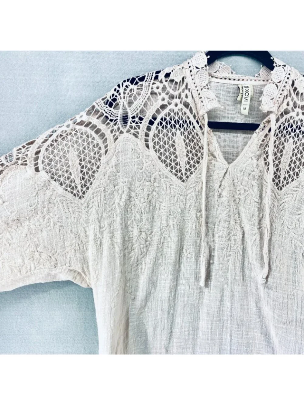 XCVI Top Womens M Blush Cotton Chambray Blouse Crochet Sleeve Boho Granola - Picture 4 of 14